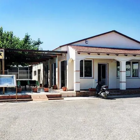 Ξενοδοχείο με διαμερίσματα Paradise 2*