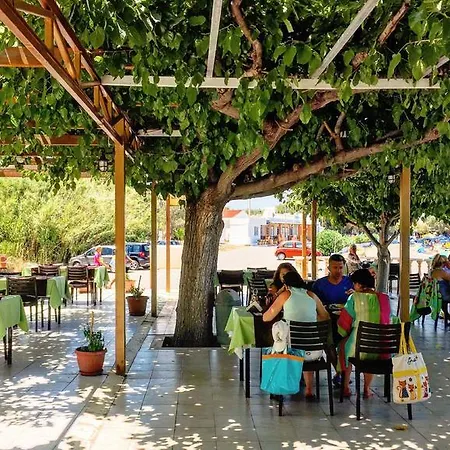 Ξενοδοχείο με διαμερίσματα Paradise Φαληράκι